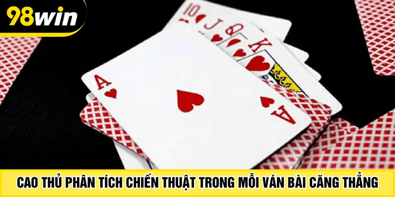 Cao thủ phân tích chiến thuật trong mỗi ván bài căng thẳng