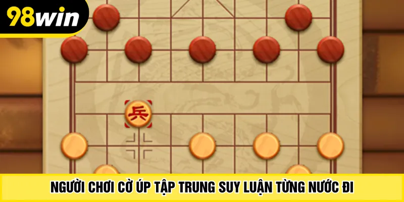 Người chơi cờ úp tập trung suy luận từng nước đi